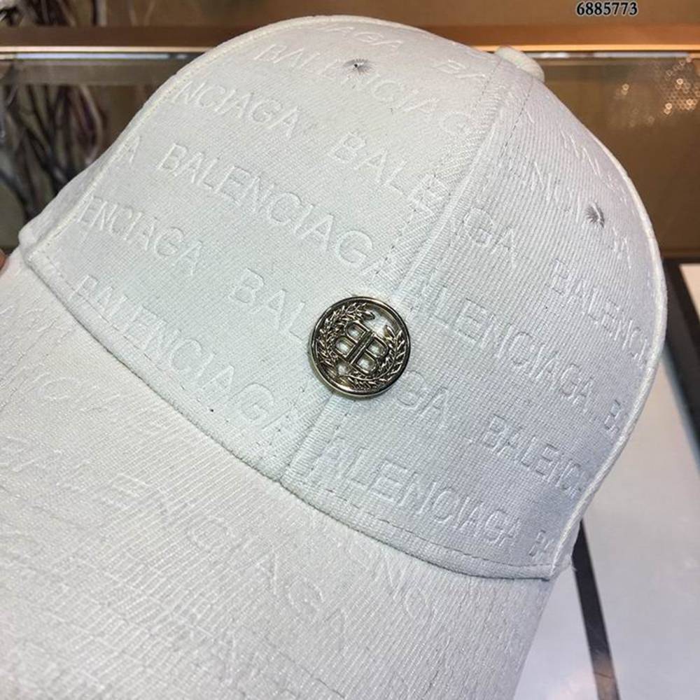 Ba*len*cia*ga hat